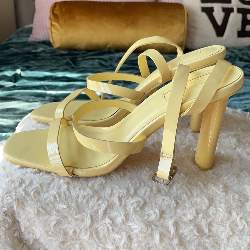Heels - Picture 4 of 4